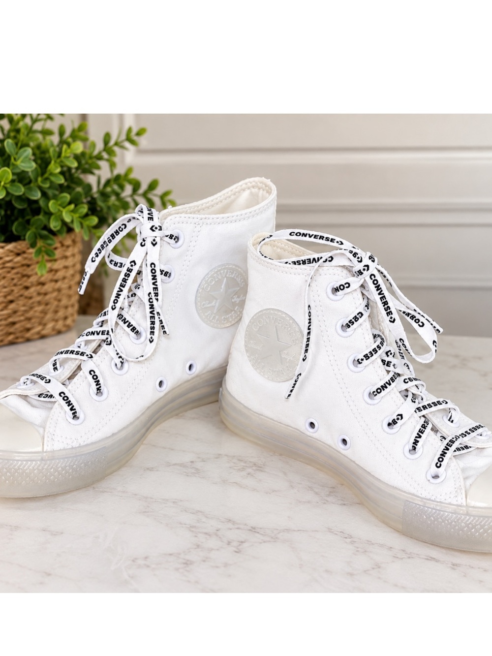 Converse Chuck Taylor All Star White High Top Sneakers Logo Laces Women’s 7